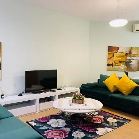 New In Center Of * טיראנה