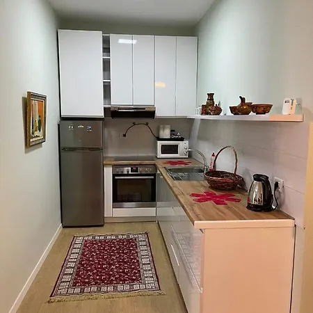 New In Center Of Apartment *