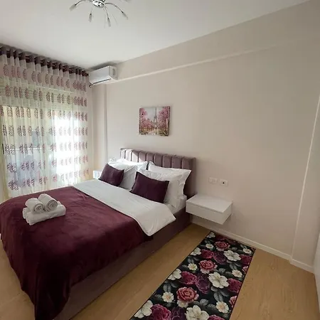 New In Center Of Apartment *